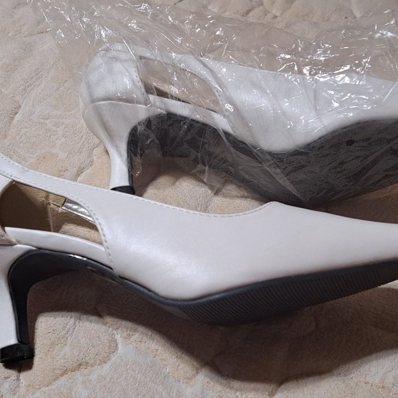 CLASSIQUE white pumps 8w - Picture 4 of 6